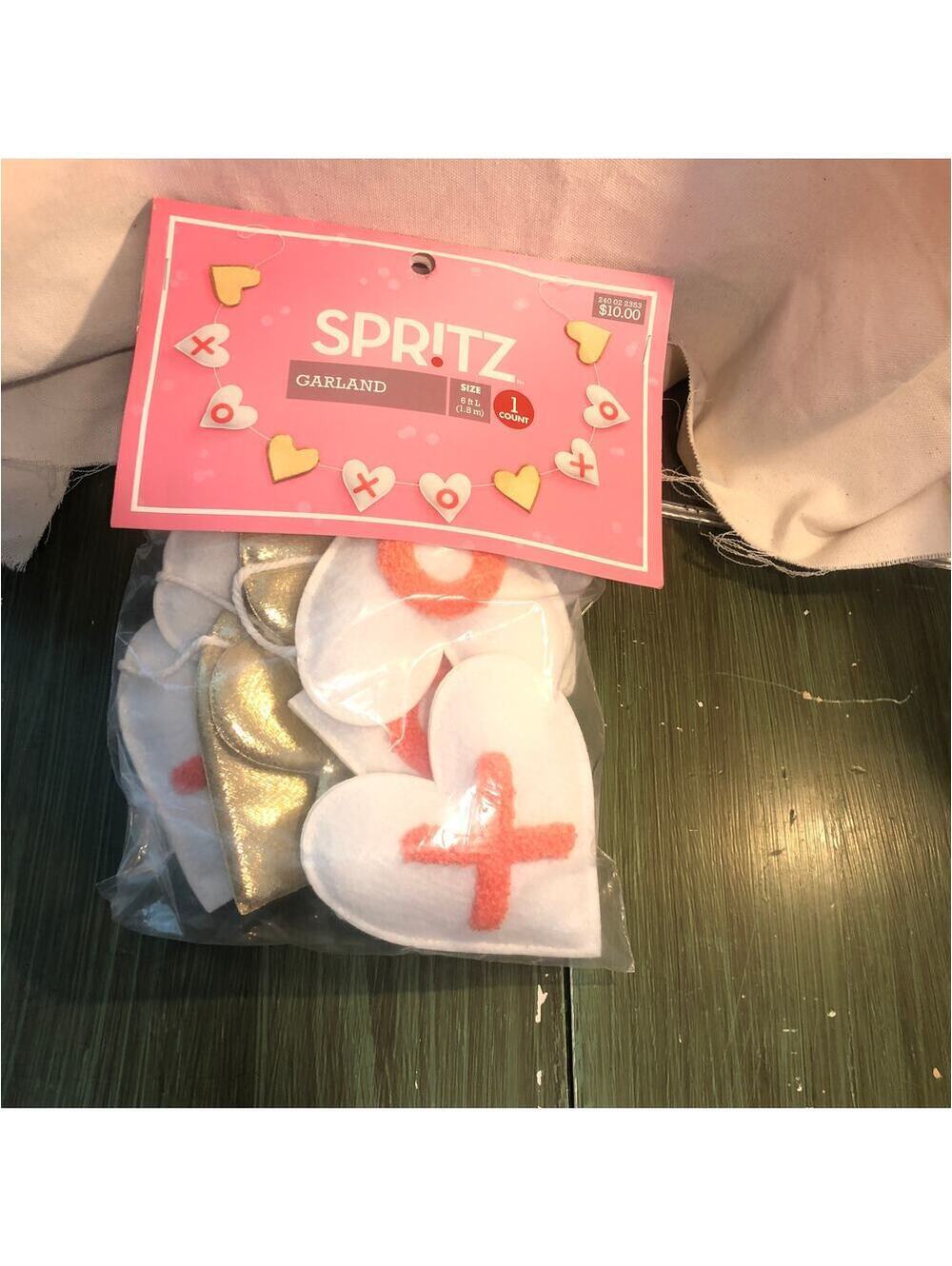 Spritz NWT Heart XOXO Valentine's Garland 6ft. White Gold Pink
